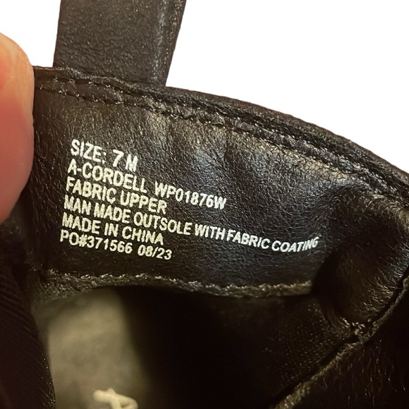 Anneliese women black, ankle boots w/ zipper sides. Has stretch side. Size 7M - Picture 10 of 10